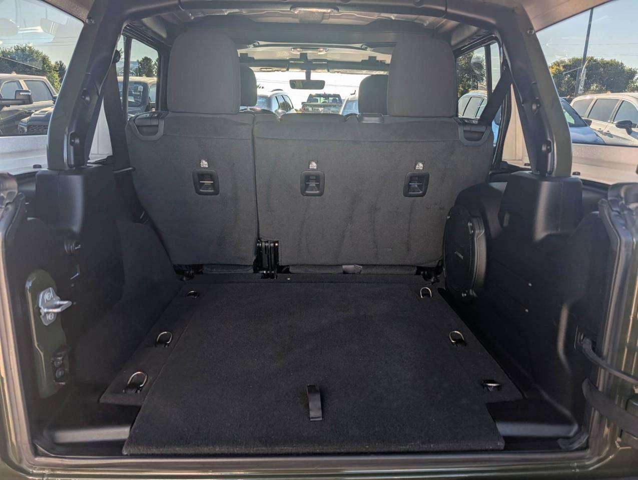 2023 Jeep Wrangler Sport Low KMS Photo