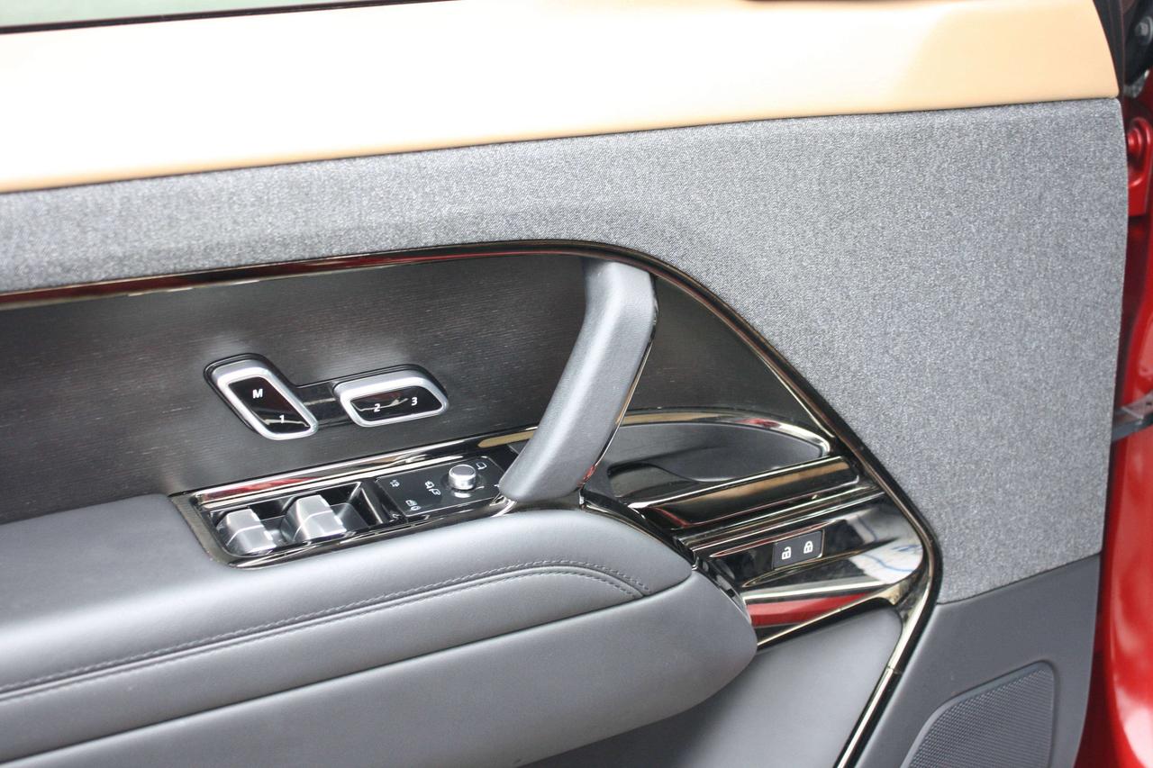2024 Land Rover Range Rover Sport Dynamic SE Photo