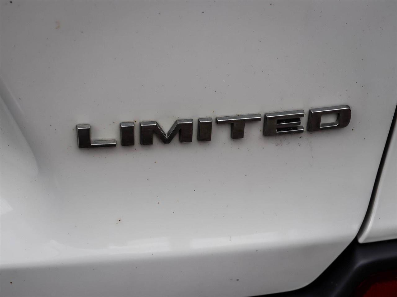 2019 Jeep Cherokee Limited 4X4 Photo