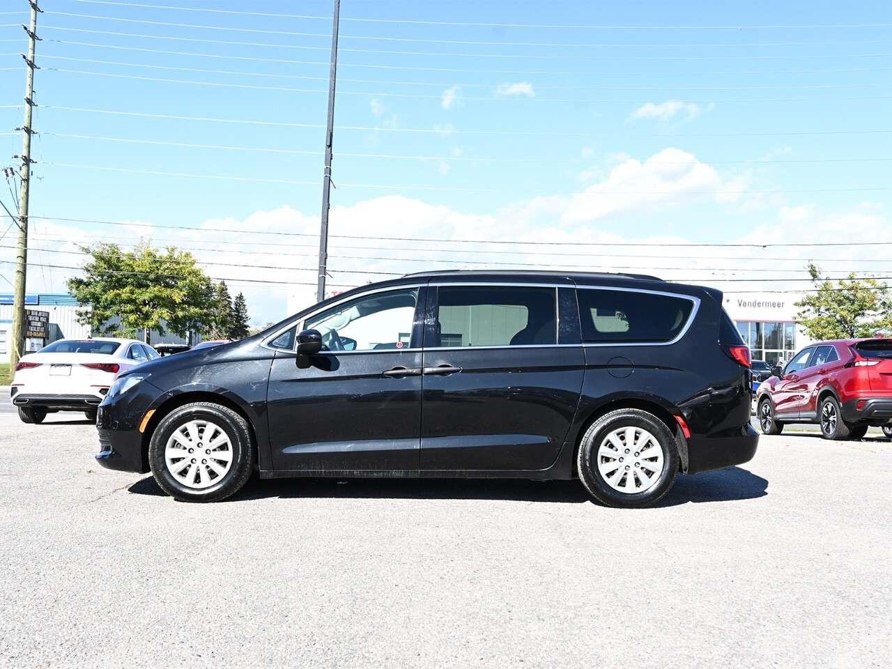 2020 Chrysler Pacifica L FWD Photo4