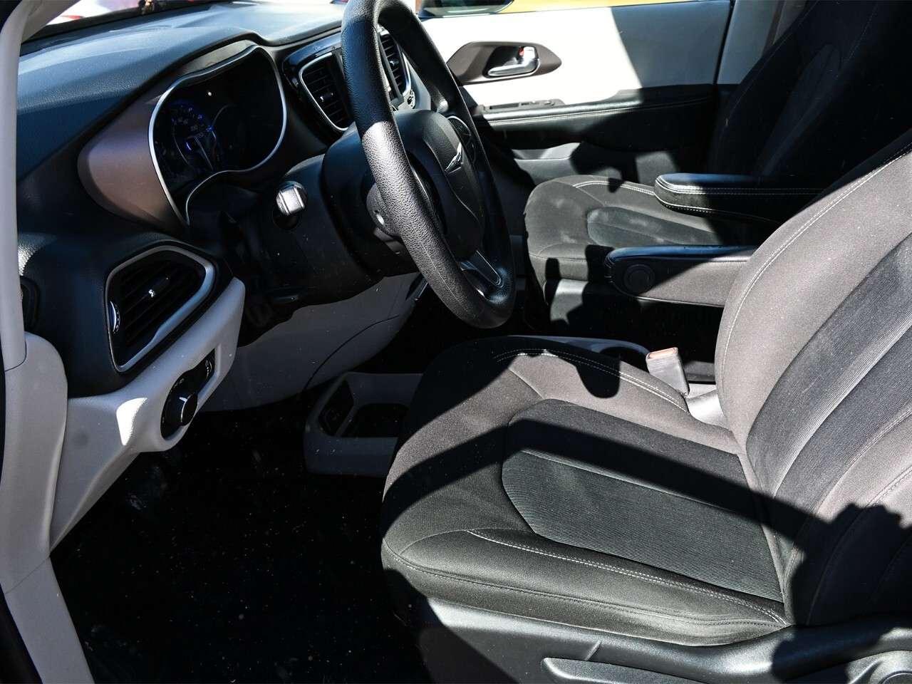 2020 Chrysler Pacifica L FWD Photo