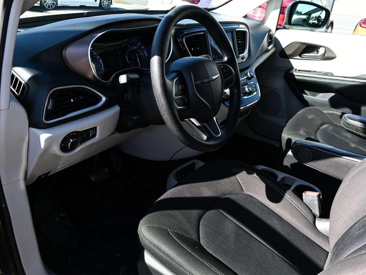 2020 Chrysler Pacifica L FWD Photo