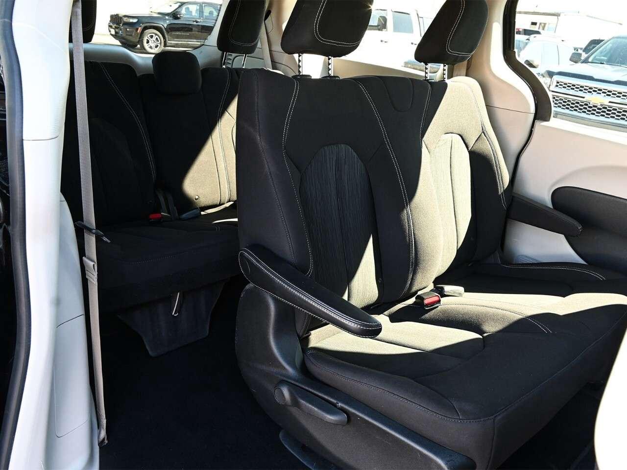 2020 Chrysler Pacifica L FWD Photo