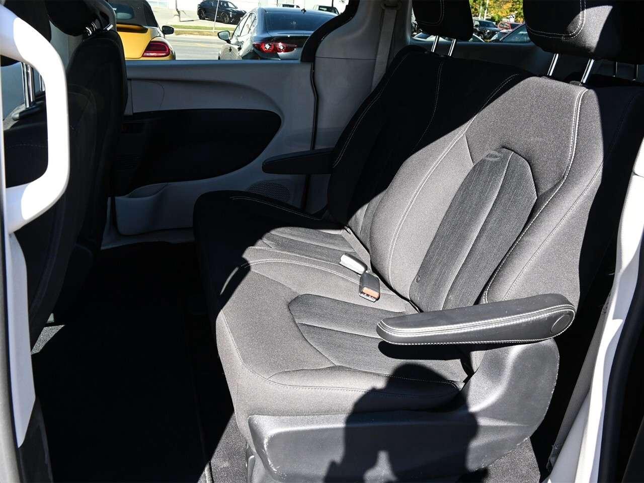 2020 Chrysler Pacifica L FWD Photo