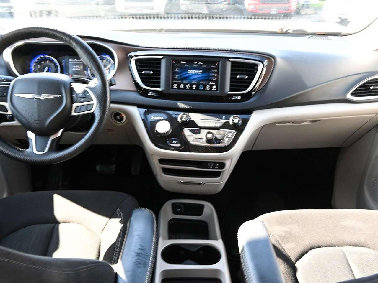 2020 Chrysler Pacifica L FWD Photo