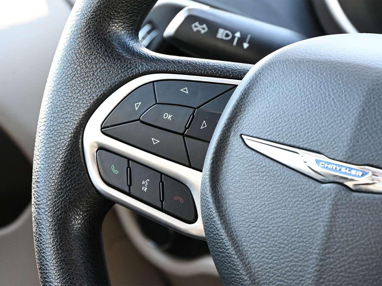 2020 Chrysler Pacifica L FWD Photo