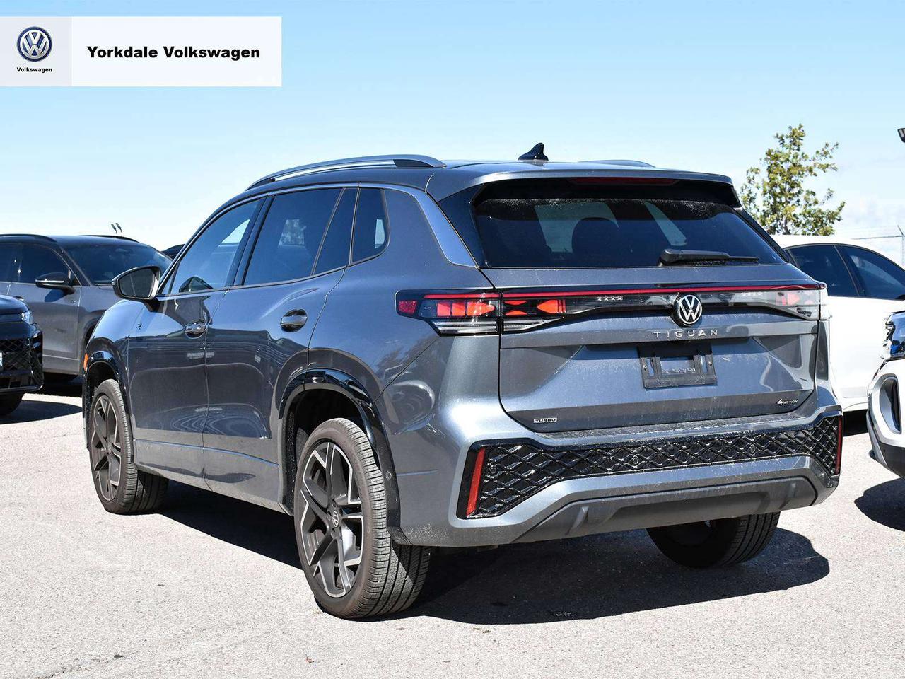 2026 Volkswagen Tiguan Highline LOW KM Photo4