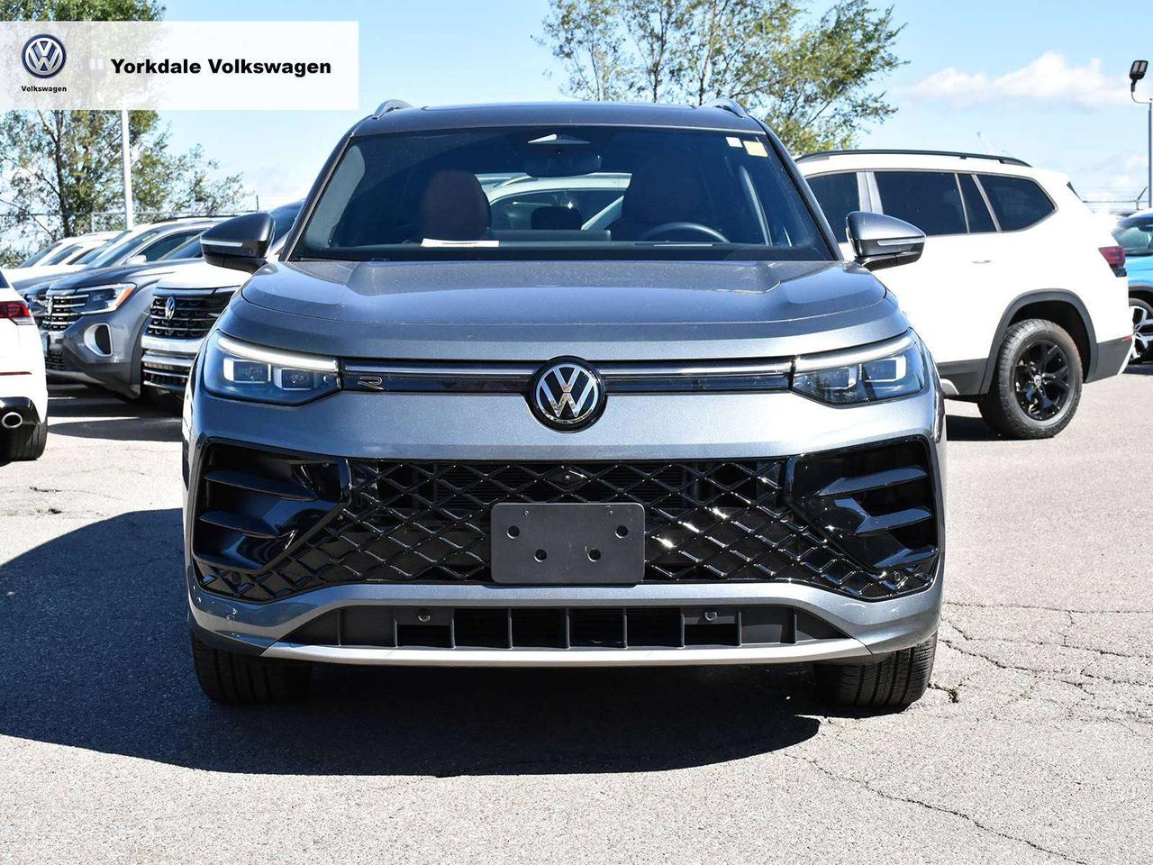 2026 Volkswagen Tiguan Highline LOW KM Photo2