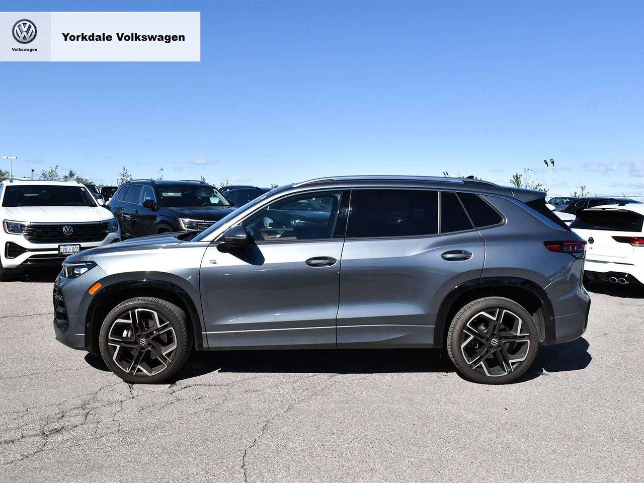 2026 Volkswagen Tiguan Highline LOW KM Photo3