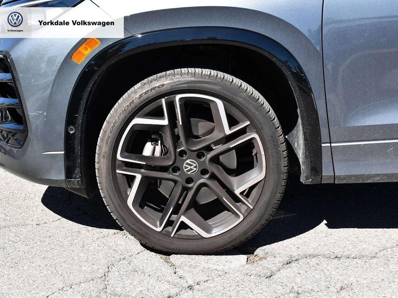 2026 Volkswagen Tiguan Highline LOW KM Photo