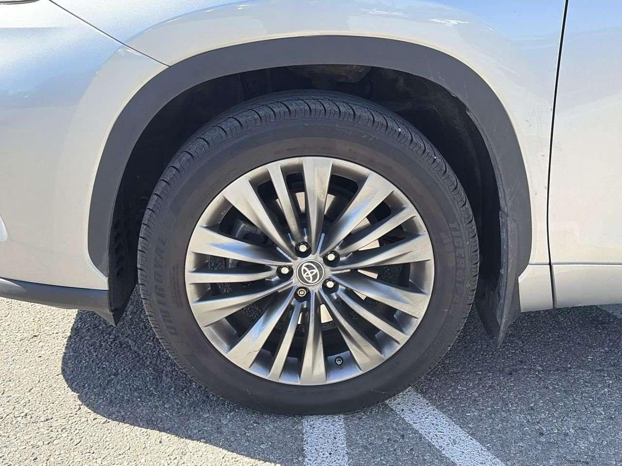 2020 Toyota Highlander Limited Platinum AWD FINANCED PRICE ADVERTISED   PANO SUNROOF   HEAT/CENT SEATS   DRIVER SEAT MEMORY   LEATHER   7-PASS Photo