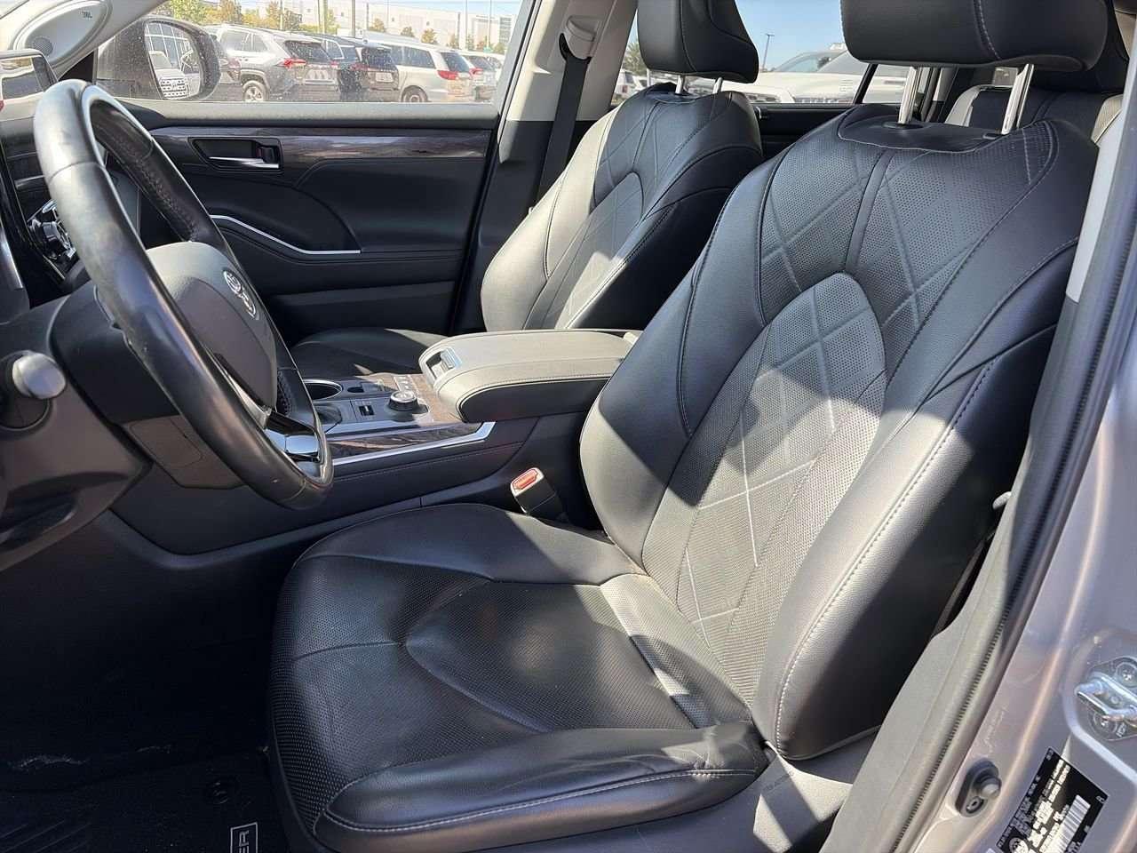 2020 Toyota Highlander Limited Platinum AWD FINANCED PRICE ADVERTISED   PANO SUNROOF   HEAT/CENT SEATS   DRIVER SEAT MEMORY   LEATHER   7-PASS Photo