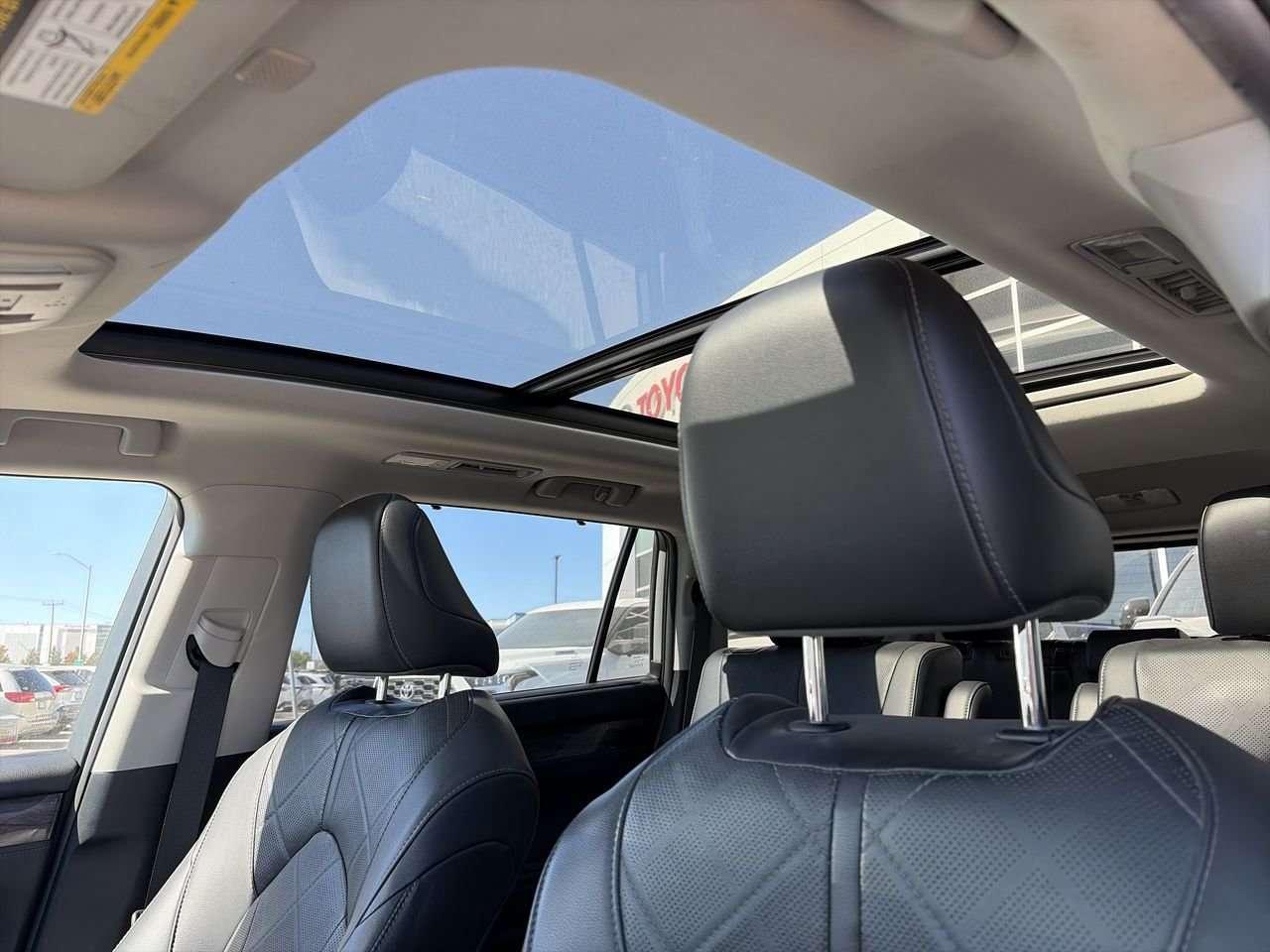 2020 Toyota Highlander Limited Platinum AWD FINANCED PRICE ADVERTISED   PANO SUNROOF   HEAT/CENT SEATS   DRIVER SEAT MEMORY   LEATHER   7-PASS Photo