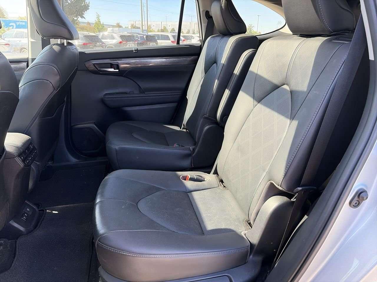2020 Toyota Highlander Limited Platinum AWD FINANCED PRICE ADVERTISED   PANO SUNROOF   HEAT/CENT SEATS   DRIVER SEAT MEMORY   LEATHER   7-PASS Photo