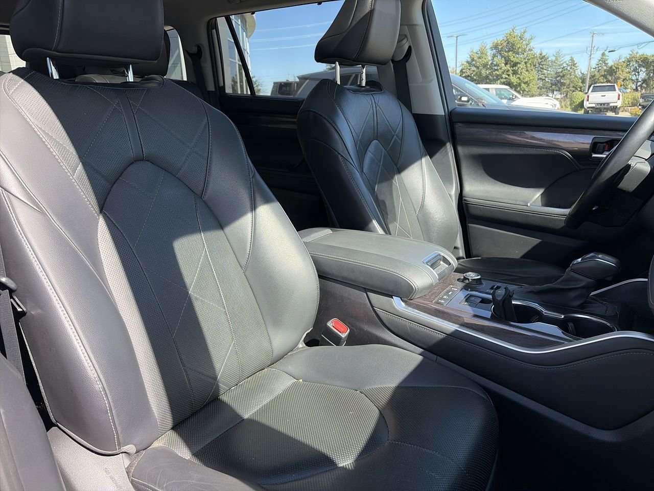 2020 Toyota Highlander Limited Platinum AWD FINANCED PRICE ADVERTISED   PANO SUNROOF   HEAT/CENT SEATS   DRIVER SEAT MEMORY   LEATHER   7-PASS Photo