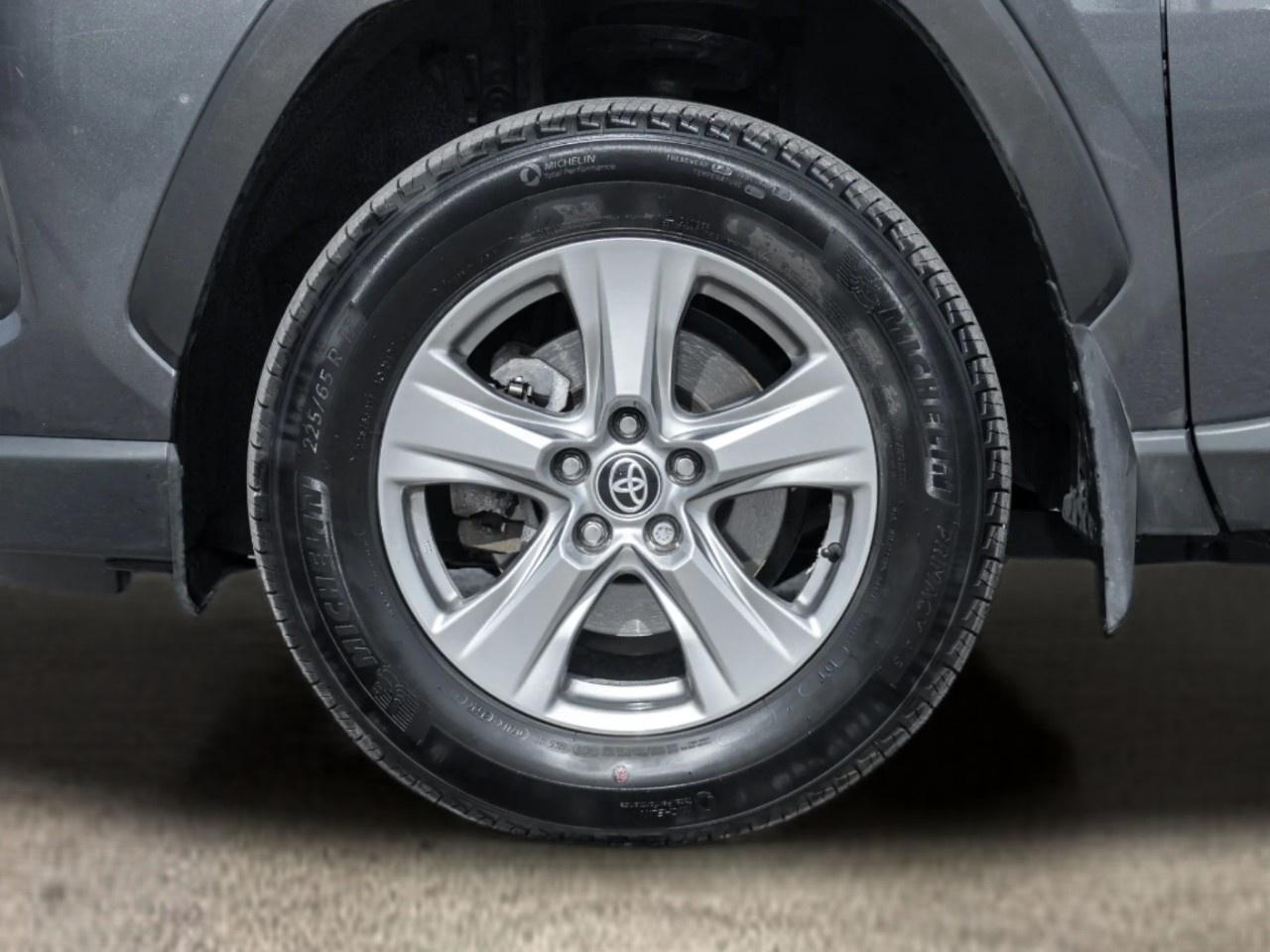 2024 Toyota RAV4 XLE AWD Photo