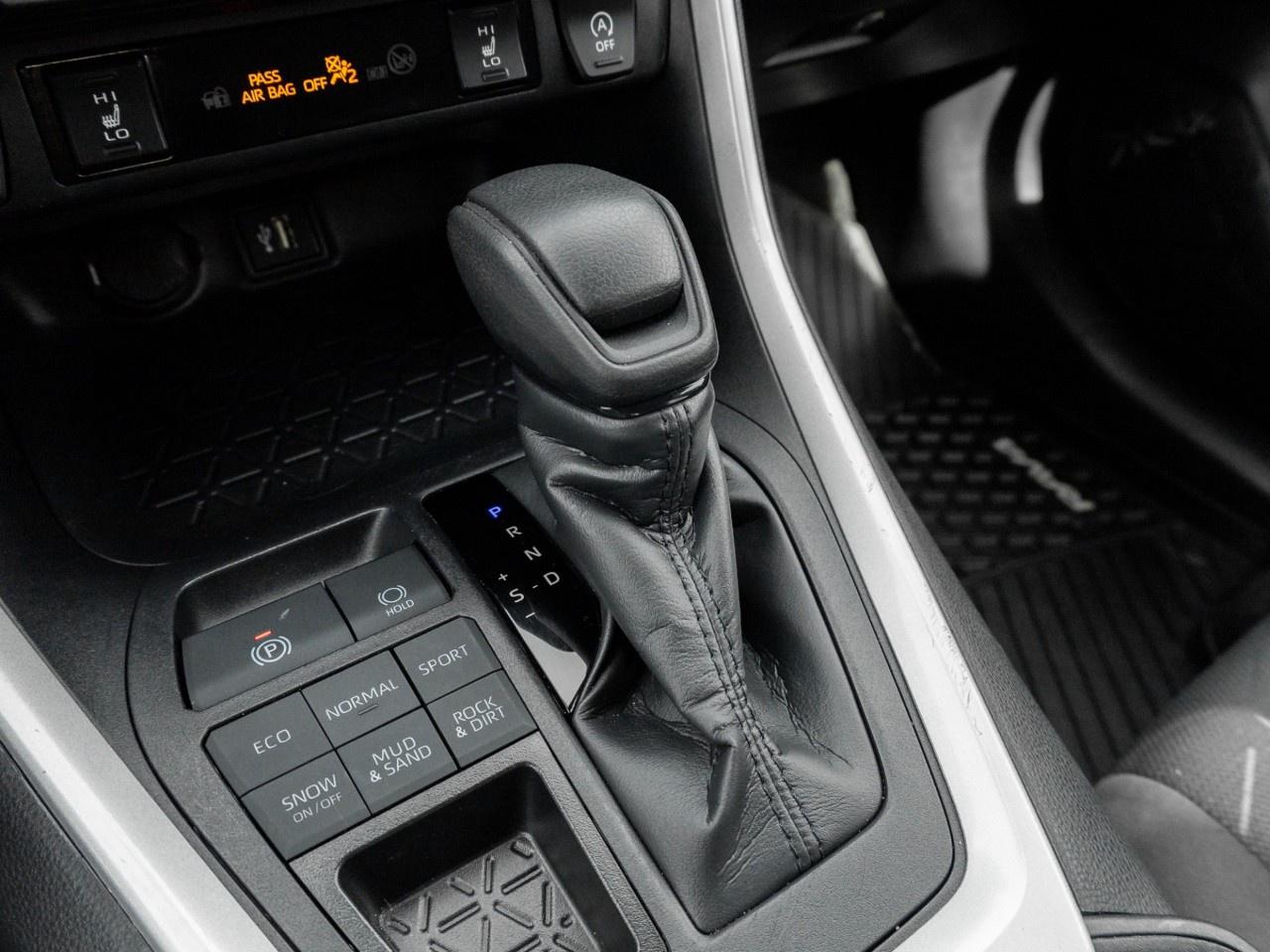 2024 Toyota RAV4 XLE AWD Photo