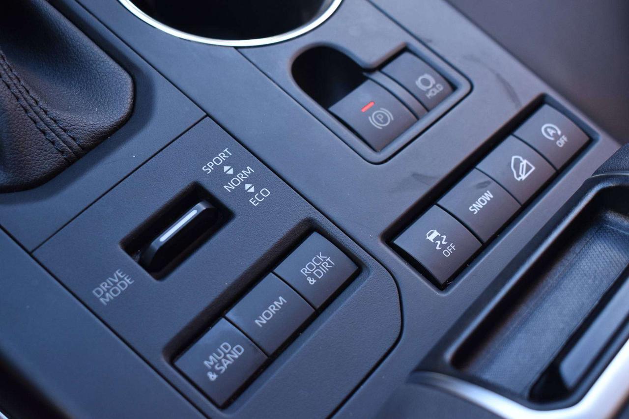 2021 Toyota Highlander XLE Photo