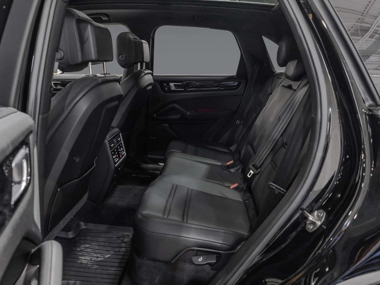 2022 Porsche Cayenne CAYENNE Photo