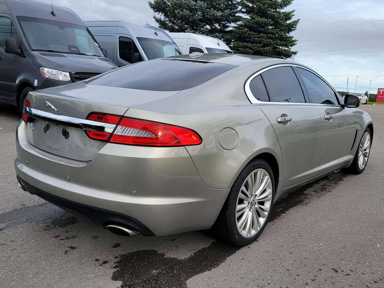 2012 Jaguar XF 4dr Sdn Portfolio w-Sport Pkg Photo4