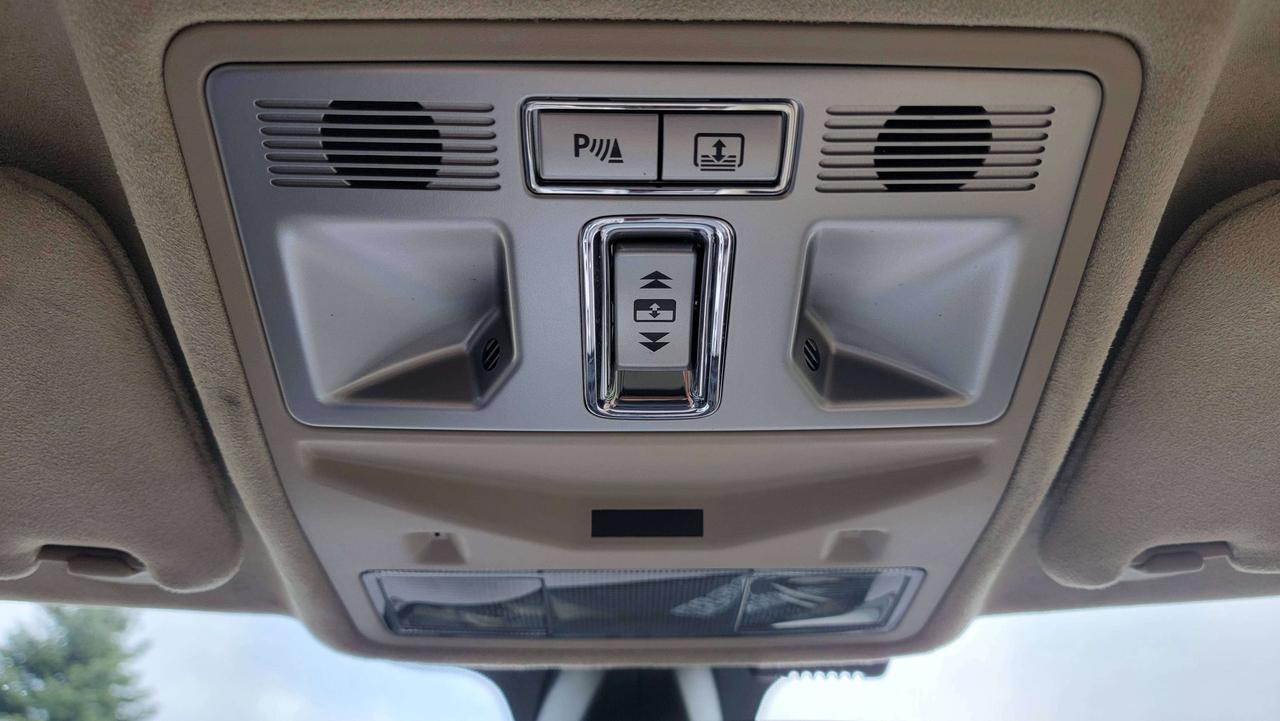 2012 Jaguar XF 4dr Sdn Portfolio w-Sport Pkg Photo