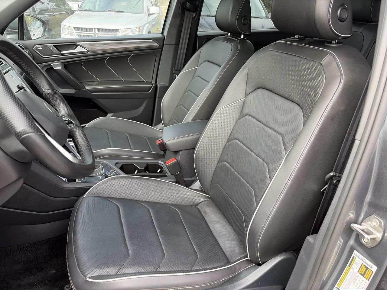 2023 Volkswagen Tiguan Highline 2.0T 8sp at w/Tip 4M Remote Starter  Alloy Wheels  Leather  Sunroof Photo