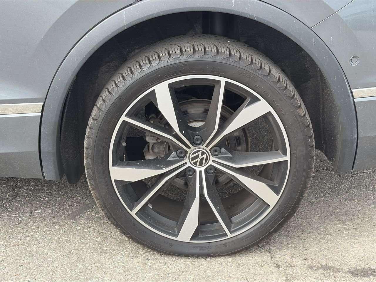 2023 Volkswagen Tiguan Highline 2.0T 8sp at w/Tip 4M Remote Starter  Alloy Wheels  Leather  Sunroof Photo