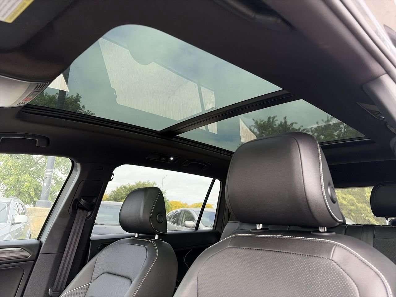 2023 Volkswagen Tiguan Highline 2.0T 8sp at w/Tip 4M Remote Starter  Alloy Wheels  Leather  Sunroof Photo