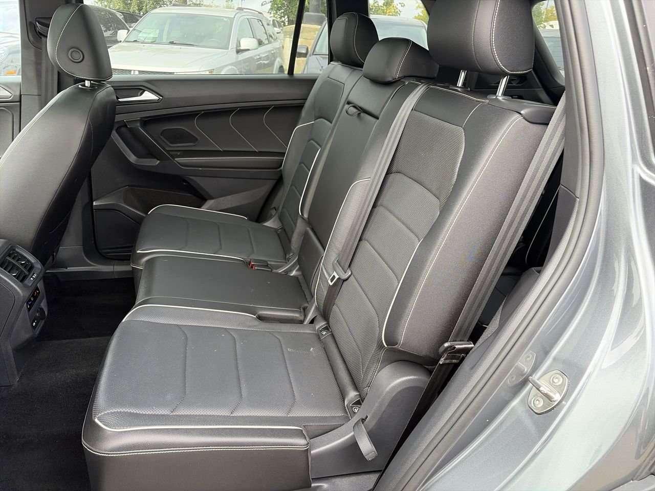 2023 Volkswagen Tiguan Highline 2.0T 8sp at w/Tip 4M Remote Starter  Alloy Wheels  Leather  Sunroof Photo