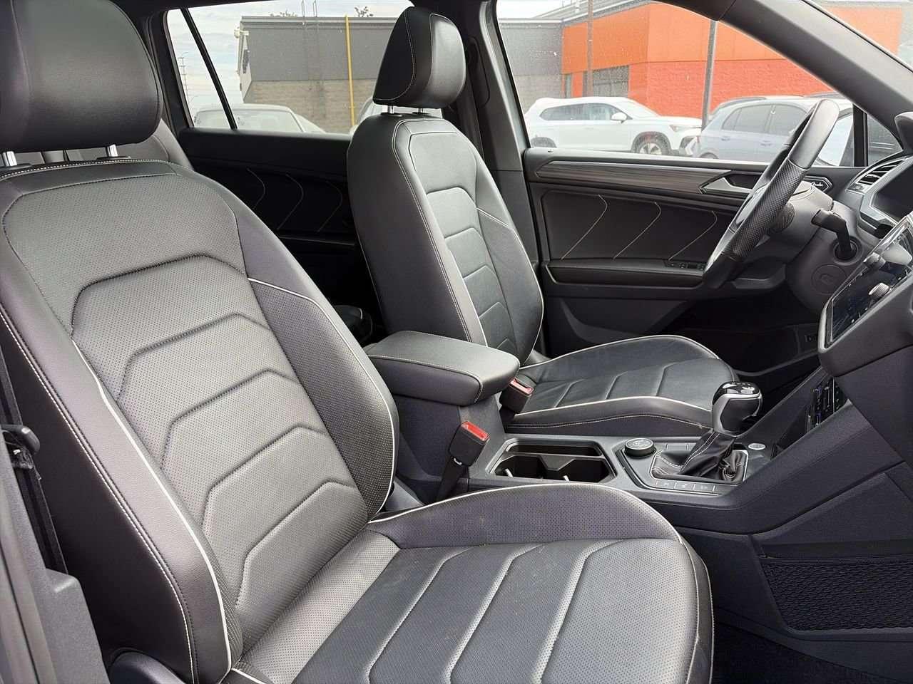 2023 Volkswagen Tiguan Highline 2.0T 8sp at w/Tip 4M Remote Starter  Alloy Wheels  Leather  Sunroof Photo