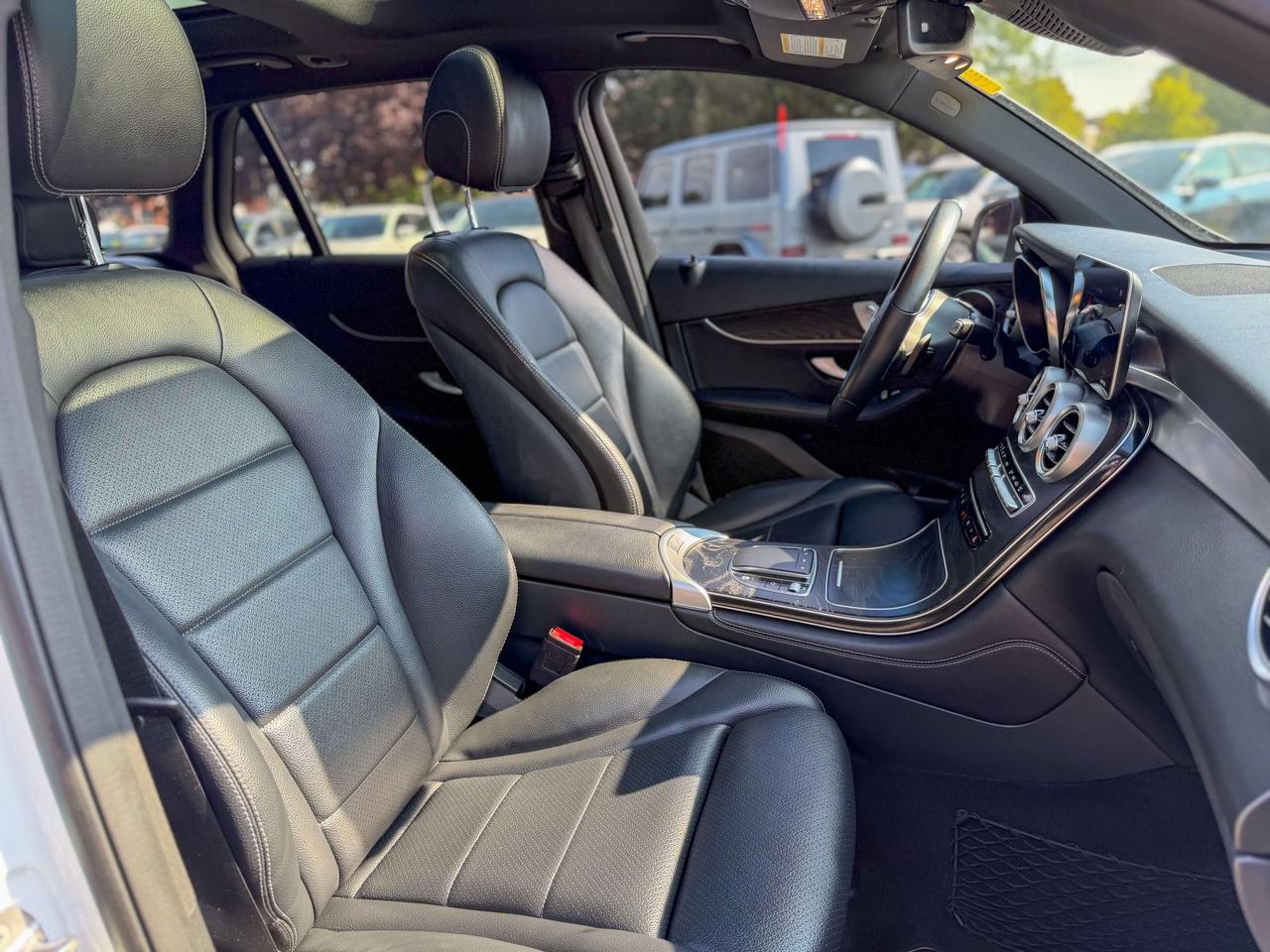 2020 Mercedes-Benz GLC GLC 300/BSM/NAVI/CAMERA/ROOF/APPLE CARPLAY/2.0L Photo