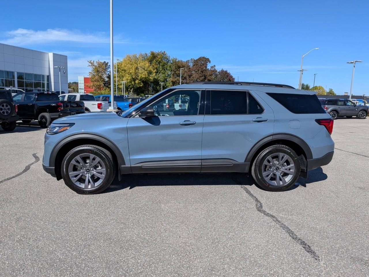 2027 Ford Explorer Active w/200A Pkg 4WD Photo
