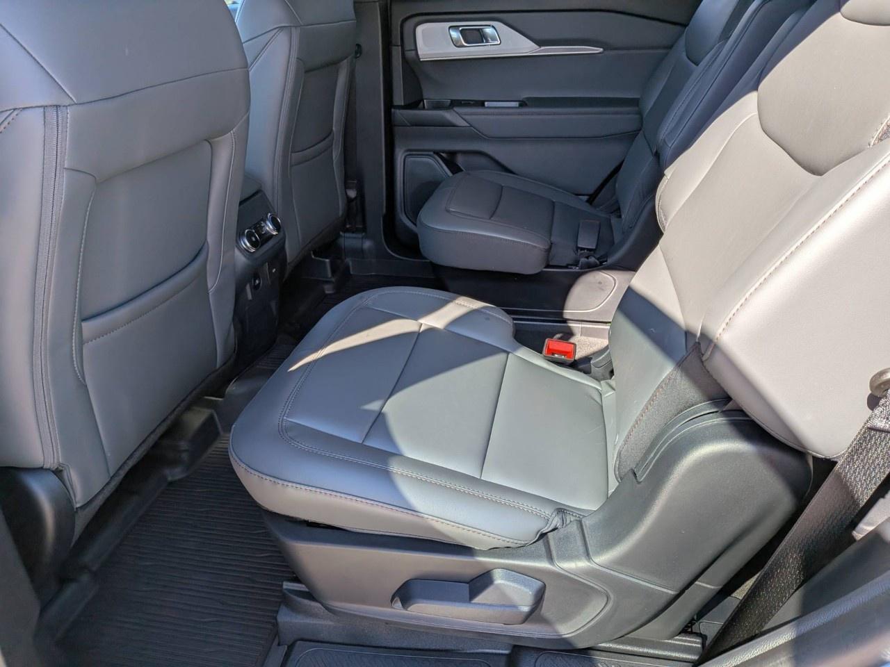 2027 Ford Explorer Active w/200A Pkg 4WD Photo