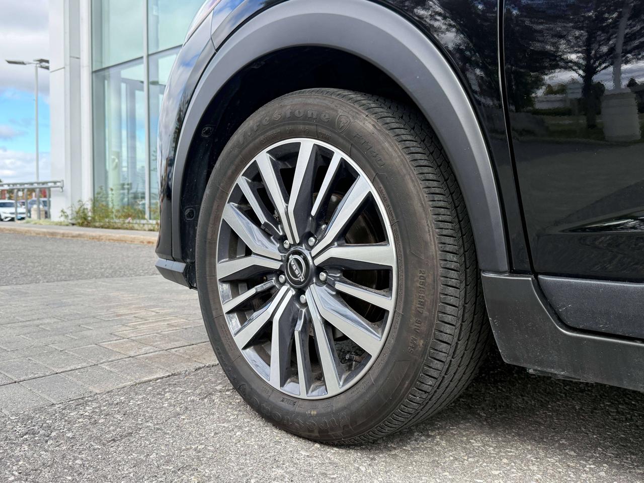 2024 Nissan Kicks SR Photo