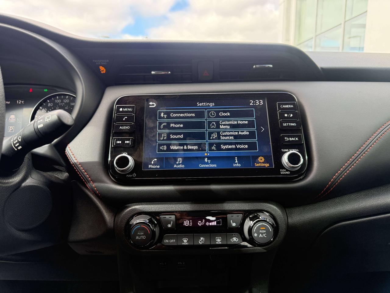 2024 Nissan Kicks SR Photo