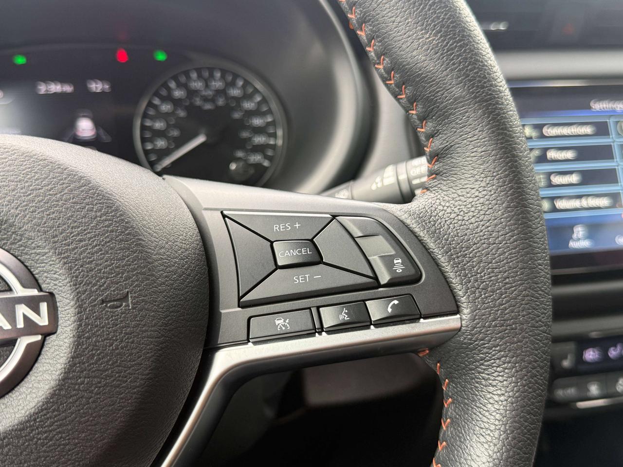 2024 Nissan Kicks SR Photo