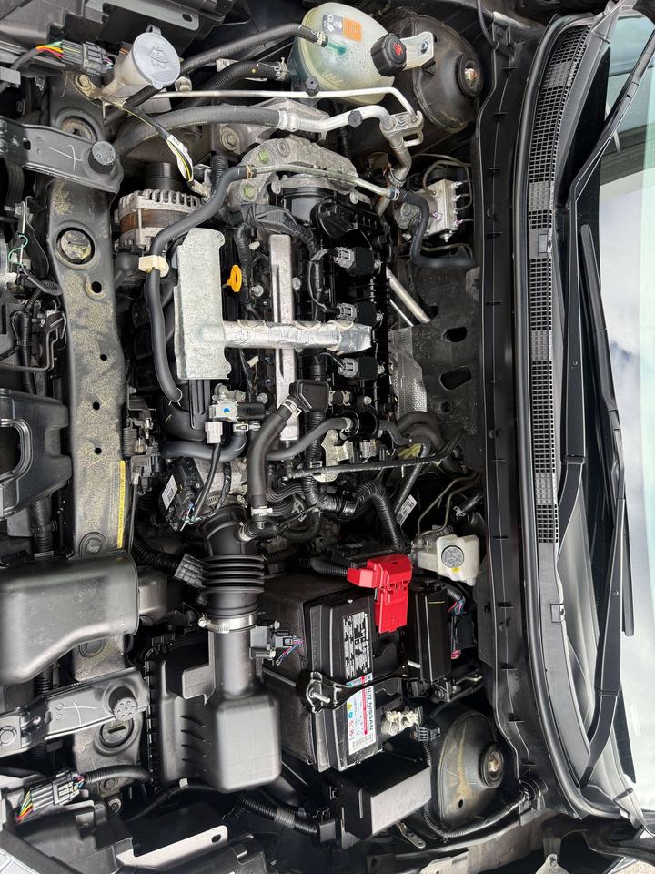 2024 Nissan Kicks SR Photo