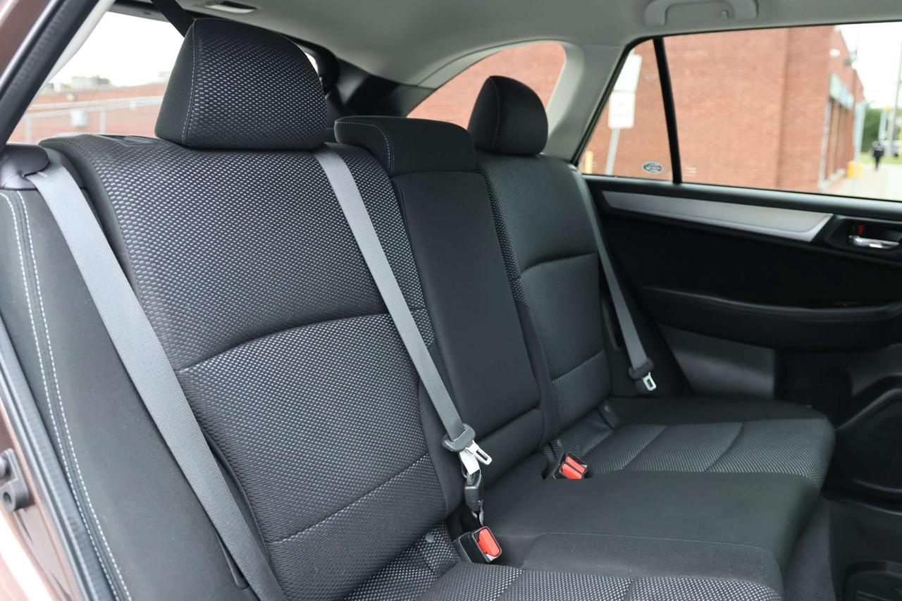 2019 Subaru Outback TOURING-AWD-EYESIGHT PKG/ADAPT CRUISE/BCAM/BLIS/FCW/LDW/HEATED SEATS/KEYLESS/CARPLAY/SUNROOF Photo