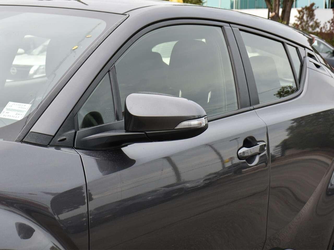 2019 Toyota C-HR FUEL SAVER, HEATED SEATS, APPLE CARPLAY Photo