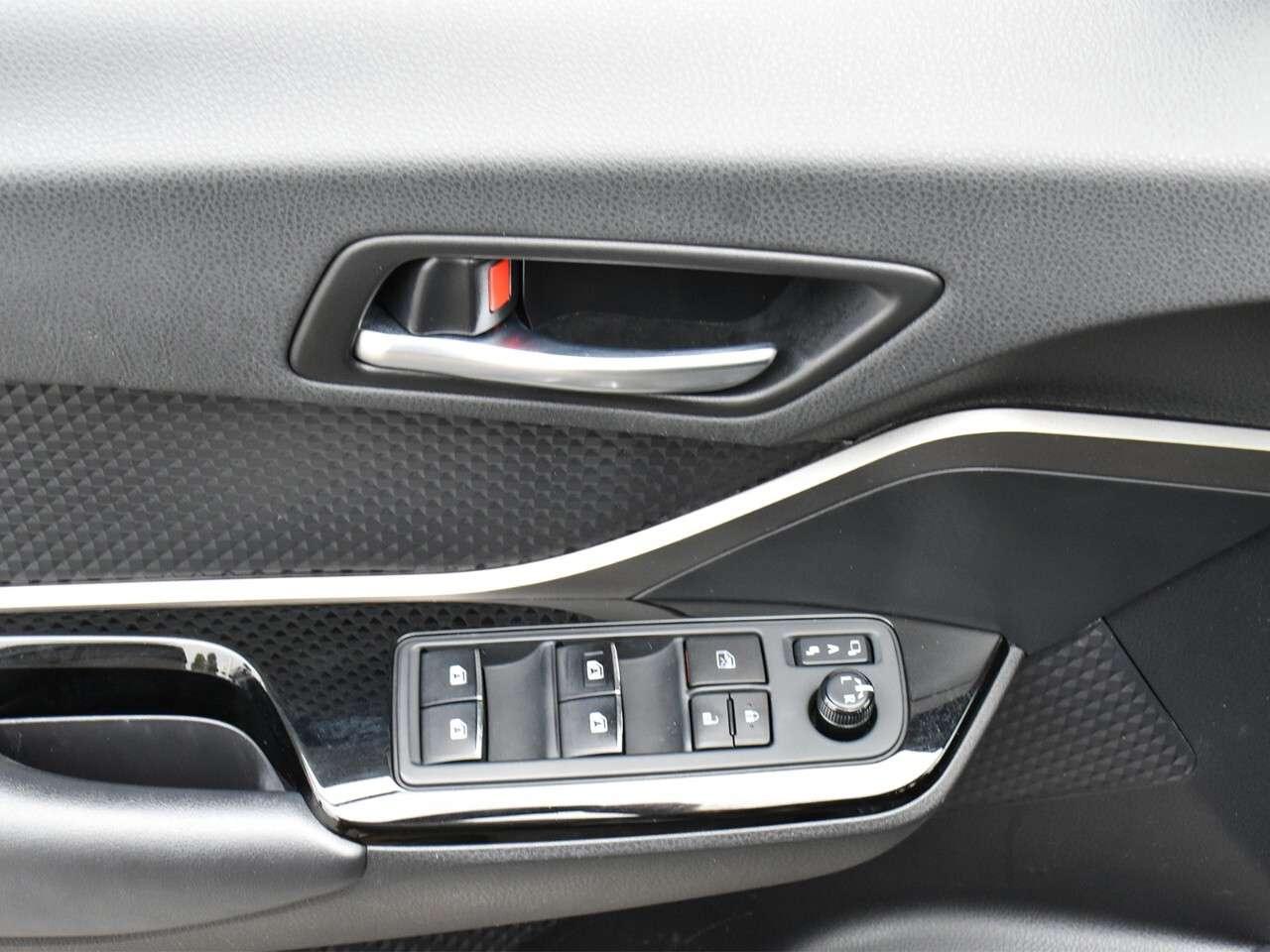 2019 Toyota C-HR FUEL SAVER, HEATED SEATS, APPLE CARPLAY Photo