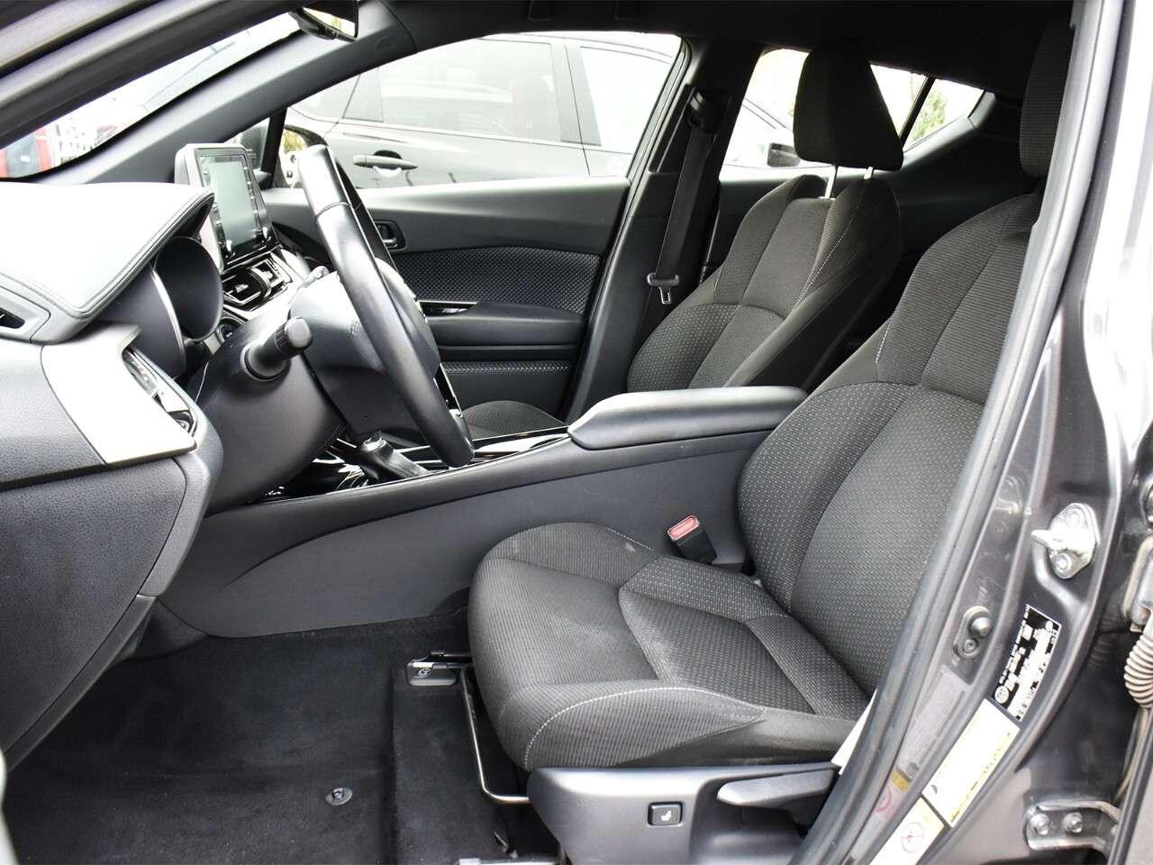 2019 Toyota C-HR FUEL SAVER, HEATED SEATS, APPLE CARPLAY Photo