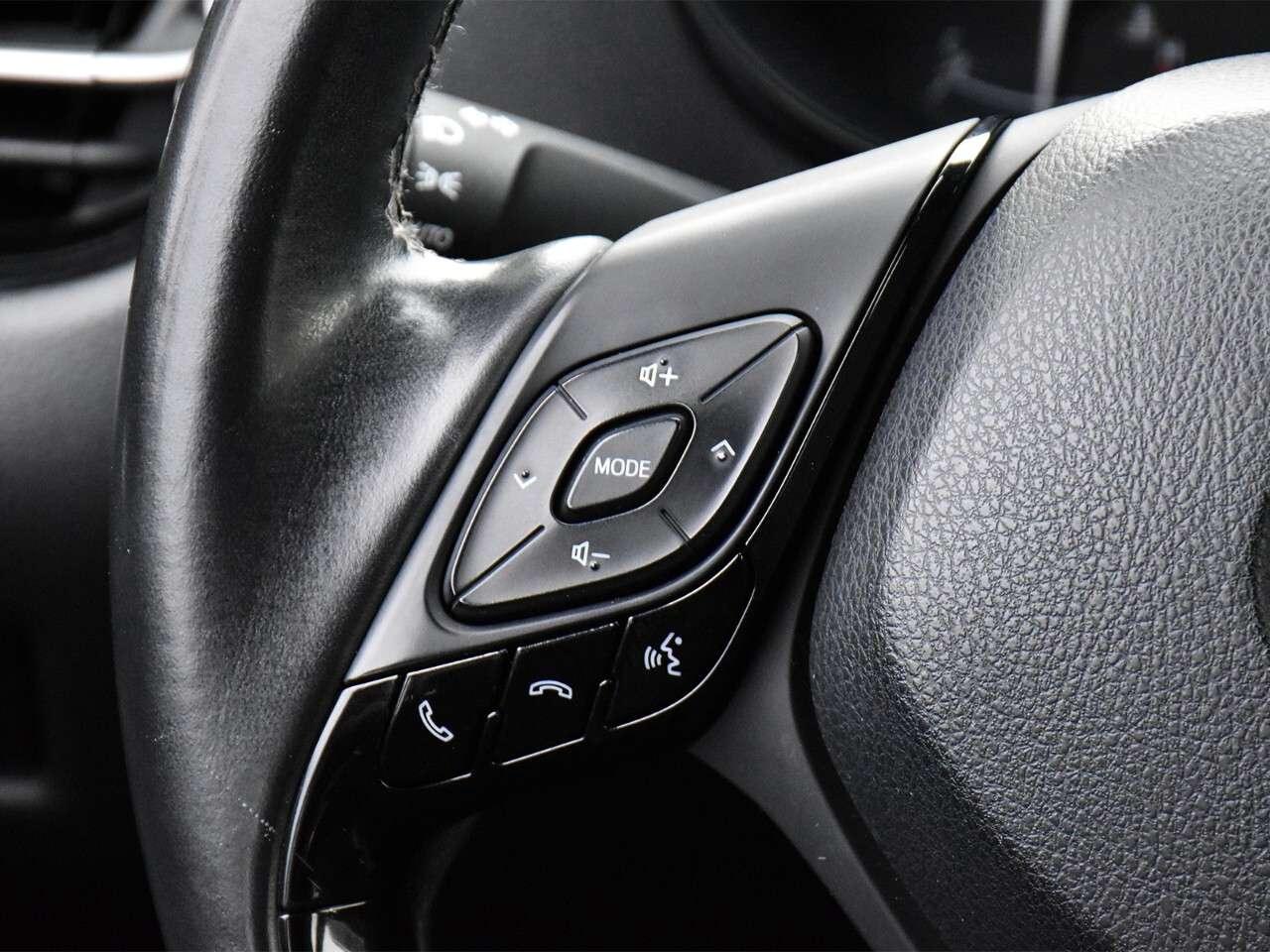 2019 Toyota C-HR FUEL SAVER, HEATED SEATS, APPLE CARPLAY Photo