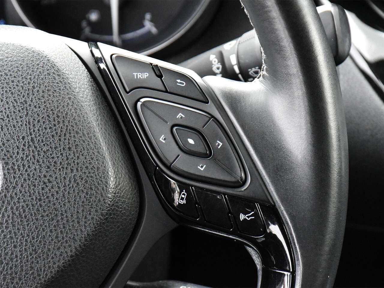 2019 Toyota C-HR FUEL SAVER, HEATED SEATS, APPLE CARPLAY Photo
