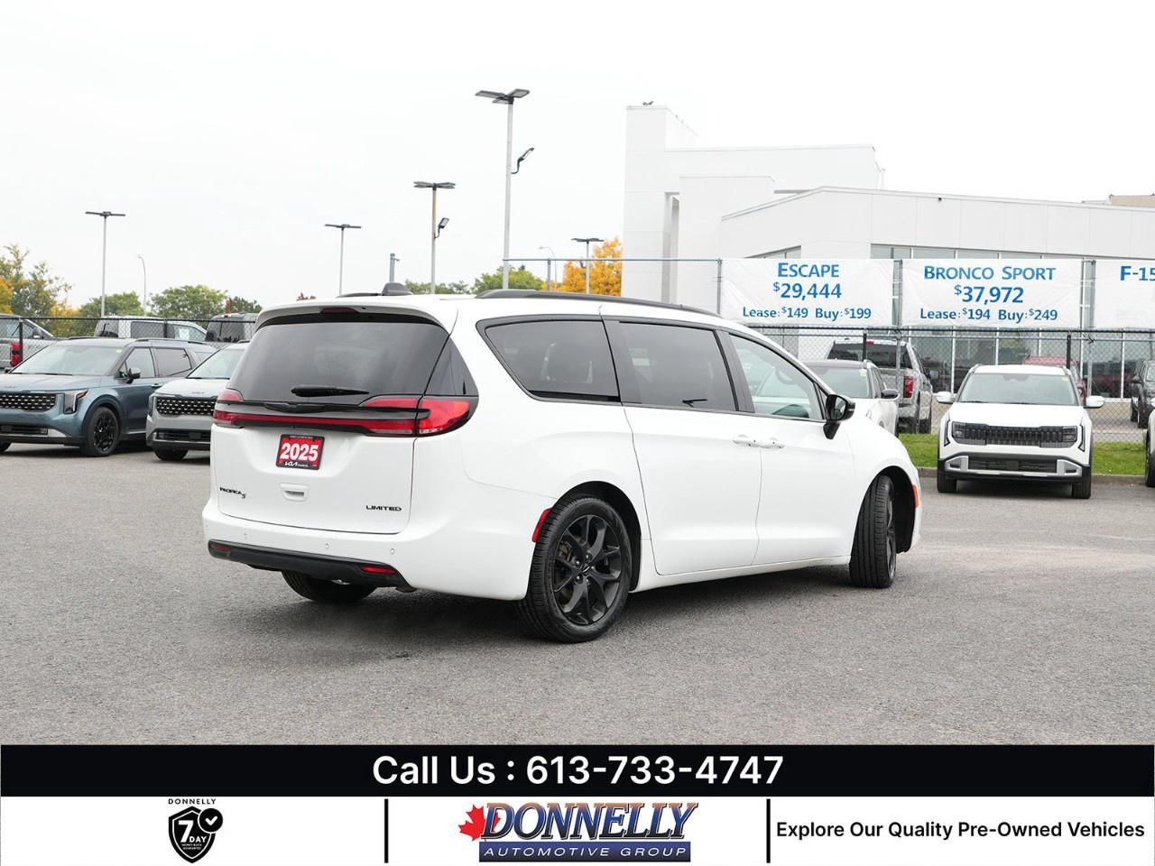 2025 Chrysler Pacifica Limited FWD Photo