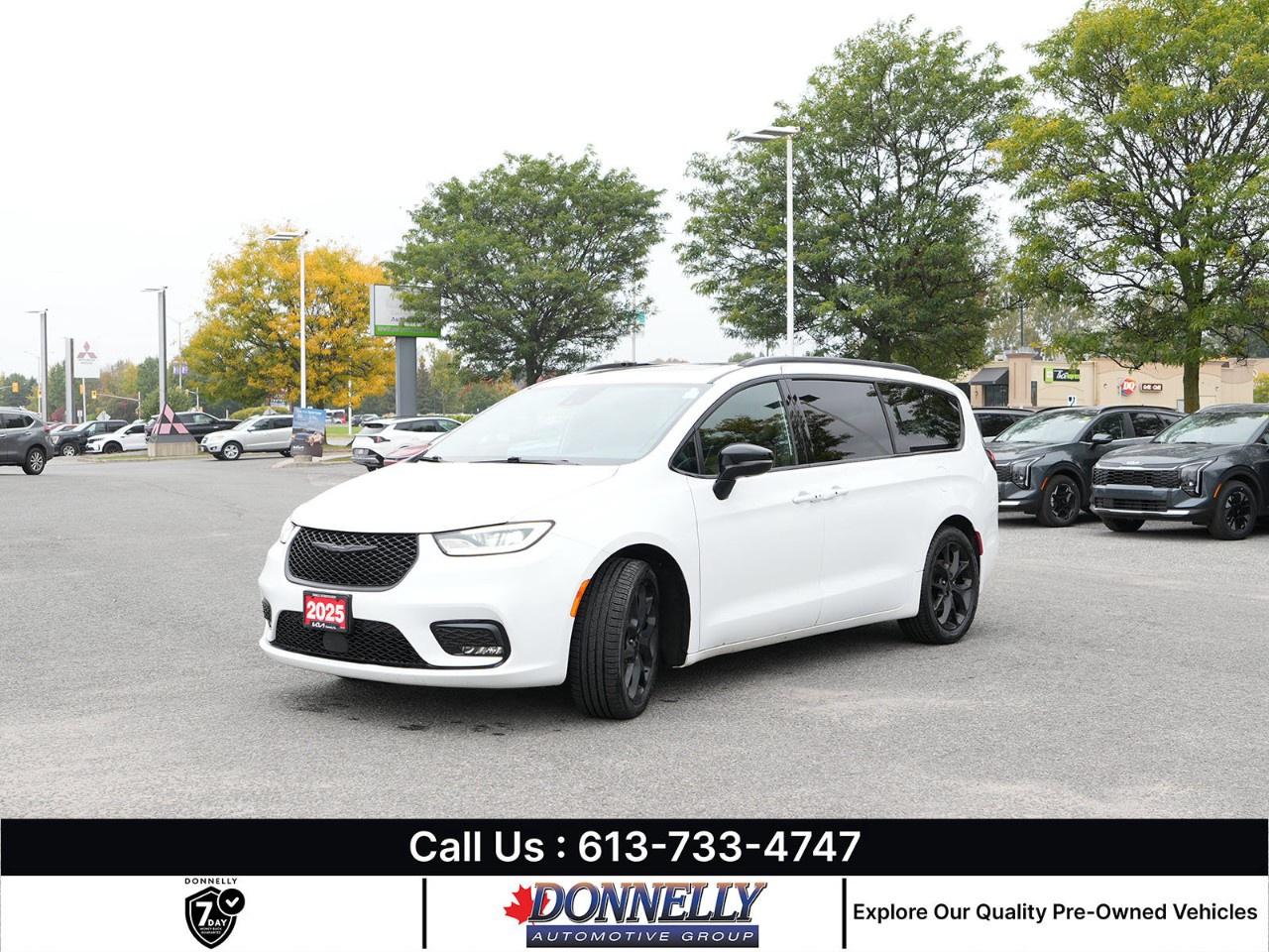 2025 Chrysler Pacifica Limited FWD Photo