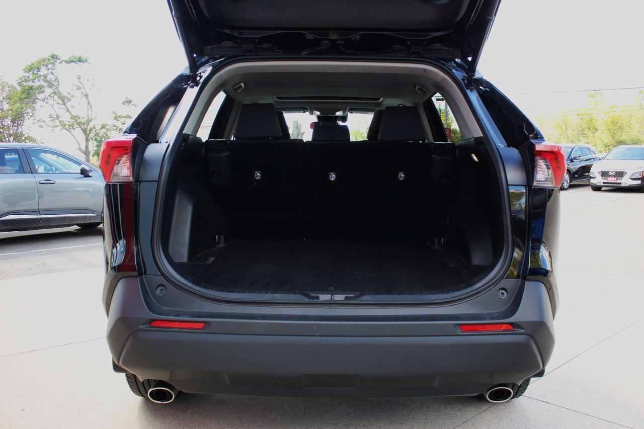 2022 Toyota RAV4 XLE Photo4