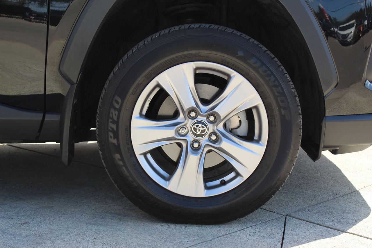 2022 Toyota RAV4 XLE Photo