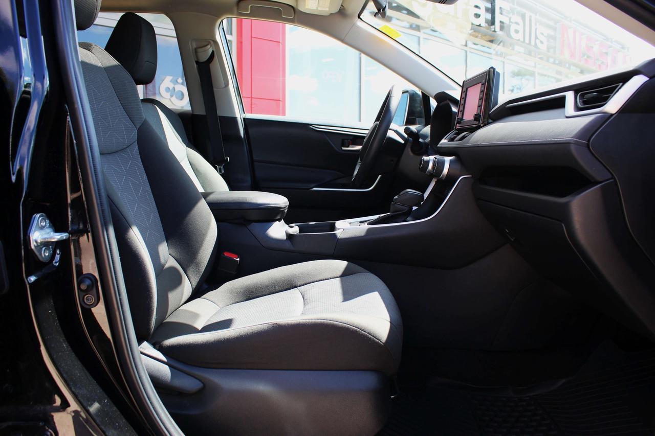2022 Toyota RAV4 XLE Photo