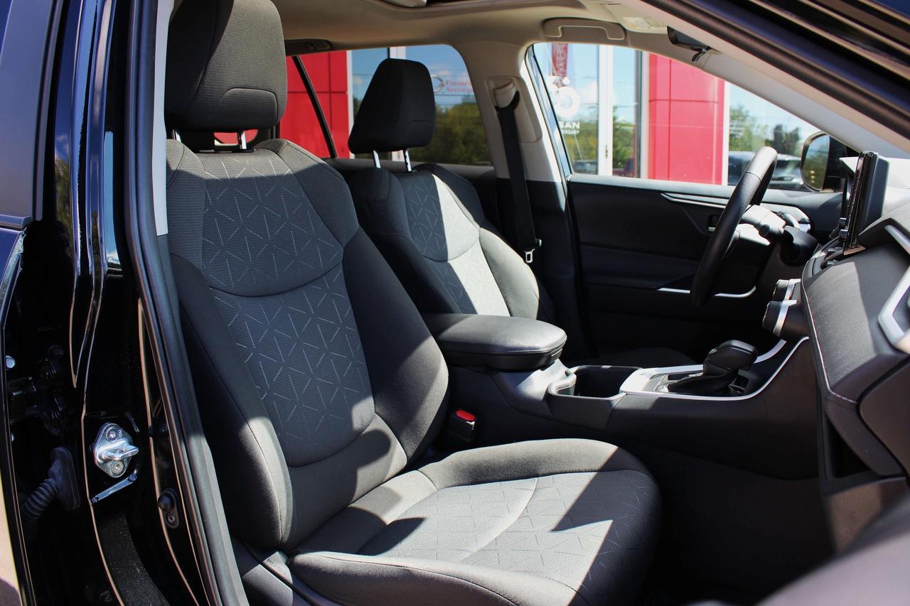 2022 Toyota RAV4 XLE Photo