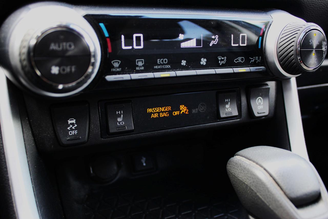 2022 Toyota RAV4 XLE Photo